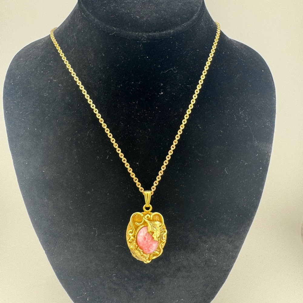 Whiting &‎ Davis Gold Necklace with Pink Pendant Vintage